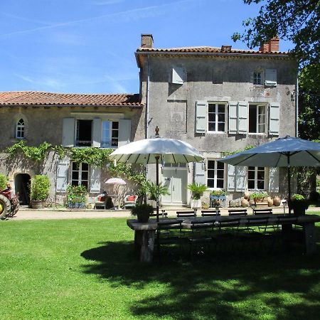Montembœuf Domaine De Lalat - B&B With En-Suite Bathrooms All Rooms With Garden Views المظهر الخارجي الصورة