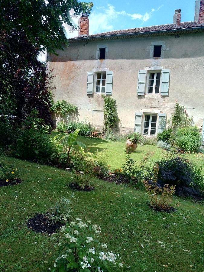 Montembœuf Domaine De Lalat - B&B With En-Suite Bathrooms All Rooms With Garden Views المظهر الخارجي الصورة