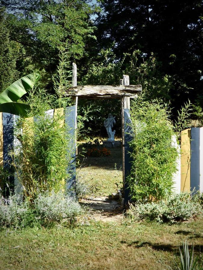 Montembœuf Domaine De Lalat - B&B With En-Suite Bathrooms All Rooms With Garden Views المظهر الخارجي الصورة