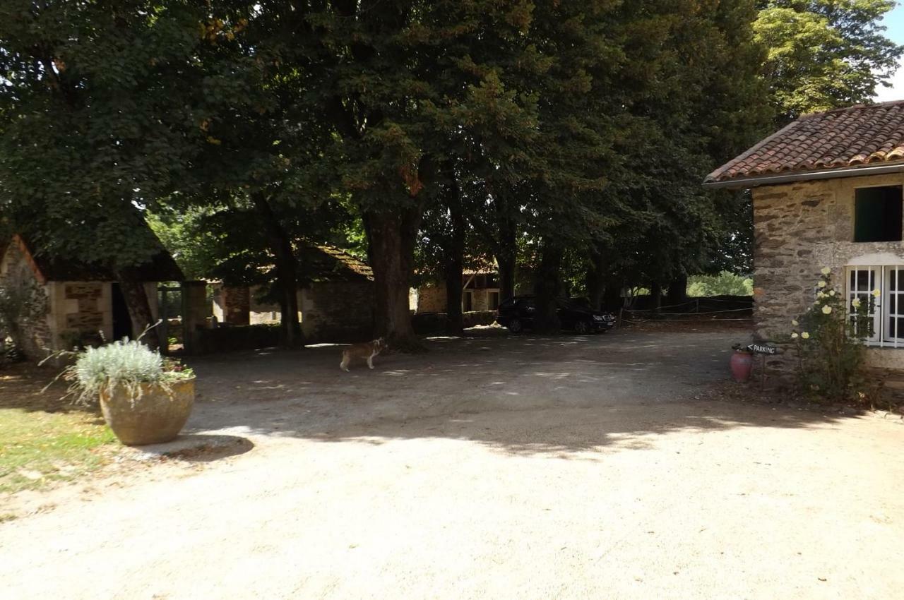 Montembœuf Domaine De Lalat - B&B With En-Suite Bathrooms All Rooms With Garden Views المظهر الخارجي الصورة