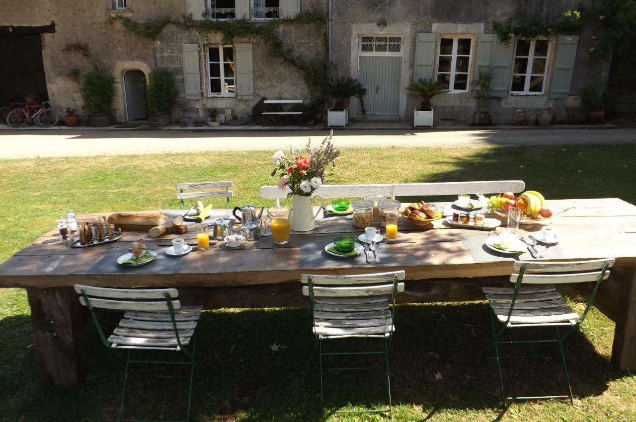 Montembœuf Domaine De Lalat - B&B With En-Suite Bathrooms All Rooms With Garden Views المظهر الخارجي الصورة