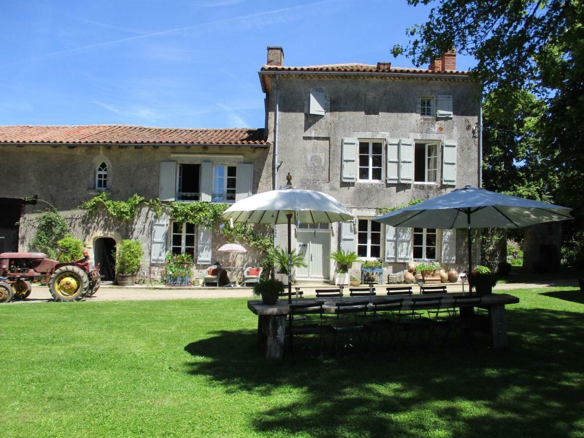 Montembœuf Domaine De Lalat - B&B With En-Suite Bathrooms All Rooms With Garden Views المظهر الخارجي الصورة